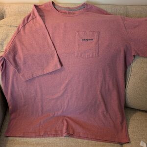 Patagonia Men's Short Sleeve Tee in Heathered Pink